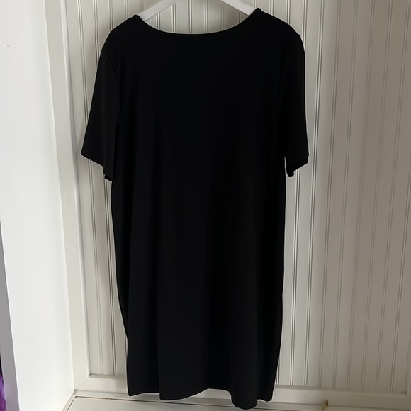 Reitmans Classic Black Short Sleeve Dress with tie bottom - Picture 6 of 6